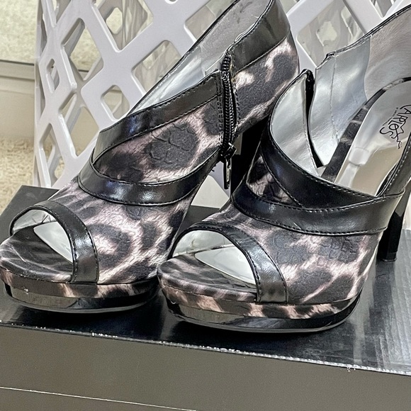 Open toe platform heels - Picture 16 of 16